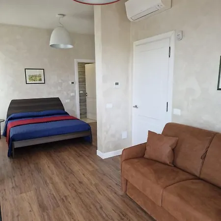 A Due Passi Dal Bed and Breakfast Adro