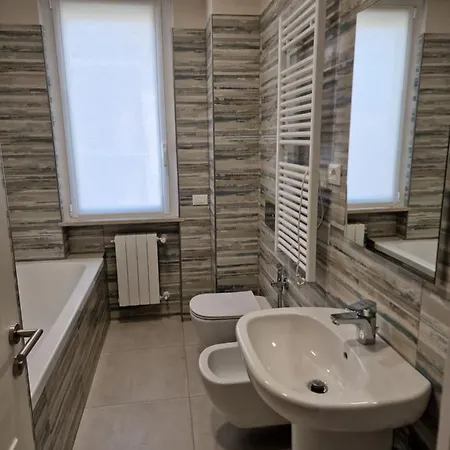 Bed and Breakfast A Due Passi Dal Adro